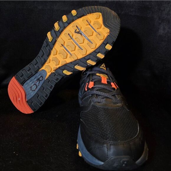 New Balance Men\'s Black and Orange Trail Shoes Size 12 main image 8